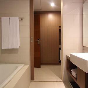 Grand Deluxe Room Upper Floor Bathtub